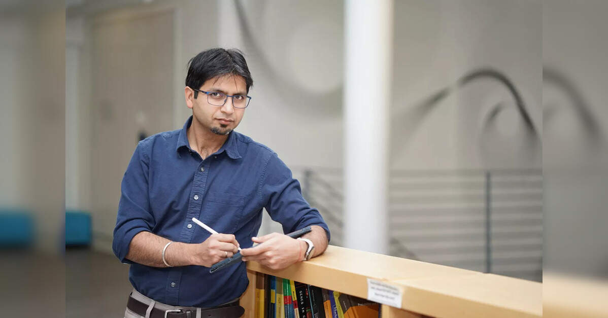 भारत को बुनियादी एआई मॉडल की तुलना में भारतीय एआई मॉडल को प्राथमिकता देनी चाहिए: ओपनएआई शोधकर्ता, इकोनॉमिकटाइम्सबी2बी