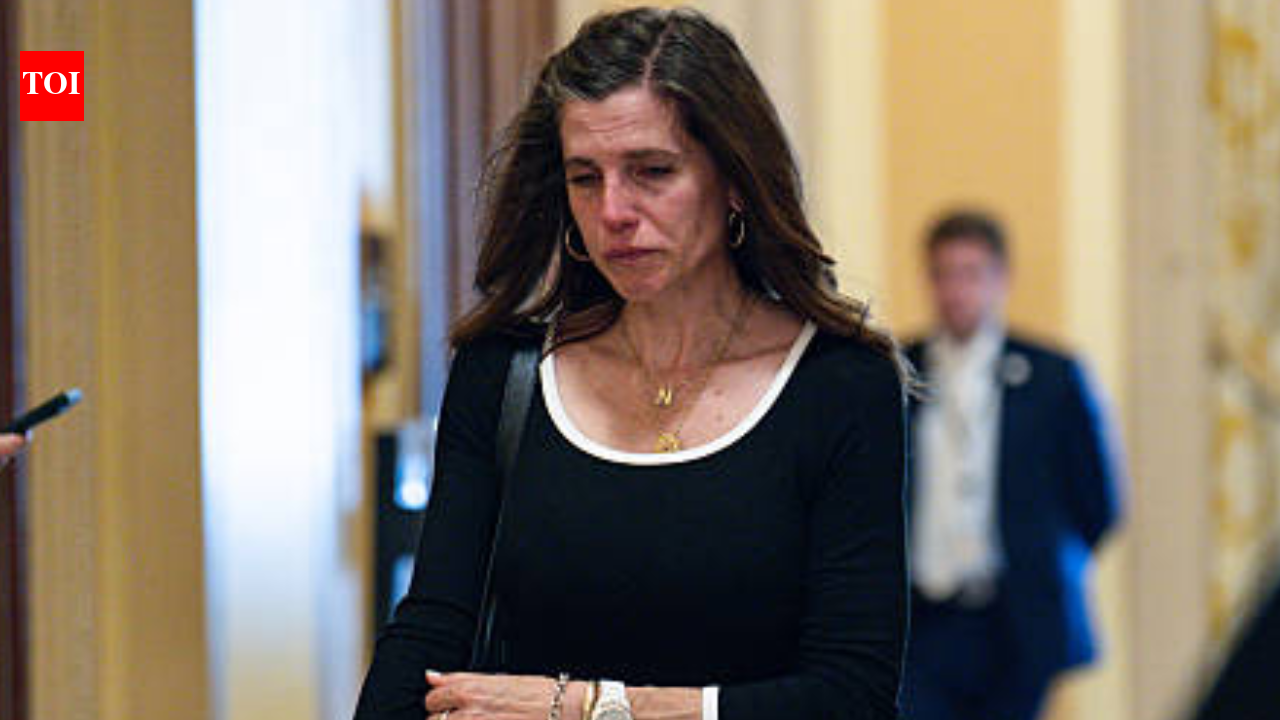 पूर्व कर्मचारियों द्वारा विचित्र ‘आकर्षण रेटिंग’ मुकदमों का आरोप लगाने के बाद जीओपी प्रतिनिधि नैन्सी मेस आलोचना के घेरे में हैं