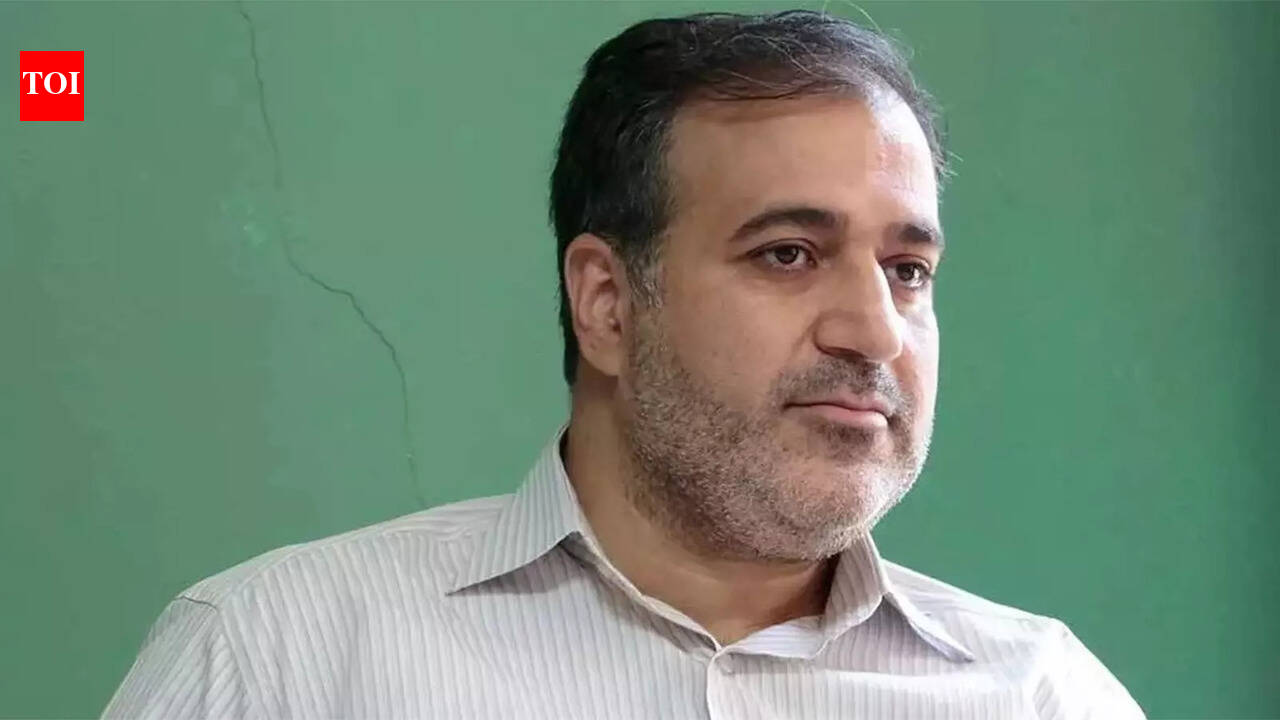 ईरान ने खामेनेई शासन की आलोचना करने के लिए ऑस्कर-नामांकित पटकथा लेखक को गिरफ्तार किया