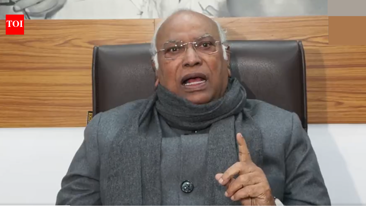 ‘झूठी बातें दोहराने की आदत’: खड़गे ने अपने राज्यसभा भाषण को लेकर पीएम मोदी पर हमला किया; नरवणे के ‘संस्मरणों’ को नए साल्वो में उद्धृत किया गया | भारत समाचार