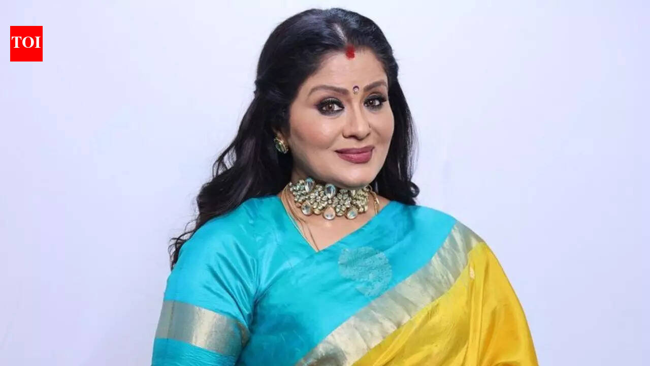 सुधा चंद्रा को याद है कि कैसे “एक भयानक रात में ऊर्जा उनके शरीर में प्रवेश कर गई”; कहते हैं: ‘मैं अपना हाथ नहीं हिला सका’ |