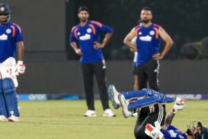 ईशान किशन और अभिषेक शर्मा का इंतजार करते संजू सैमसन | क्रिकेट समाचार