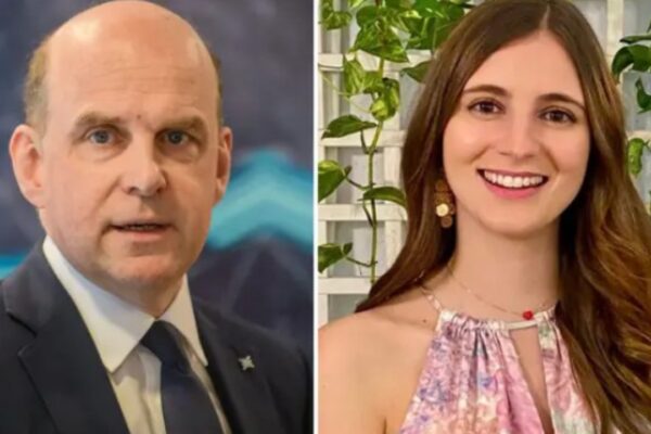 इस तथ्य पर बड़ा विवाद कि नाटो में ब्रिटिश दूत एंगस लैप्सली अपनी आधी उम्र की इंटर्न प्रेमिका को अपने आधिकारिक आवास पर ले गए: “वे इसे छिपाते नहीं हैं”