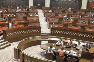 मुस्लिम समूह, वामपंथी और टीएमसी ने वंदे मातरम के छह छंदों का उच्चारण करने की मांग के सरकार के फैसले का विरोध किया | भारत समाचार