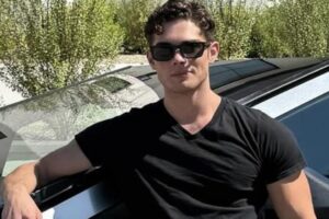 एरिजोना स्टेट यूनिवर्सिटी गिरफ्तारी मामले में घोर जालसाजी और नशीली दवाओं के आरोप हटाए जाने के बाद क्लैविकुलर ने चुप्पी तोड़ी