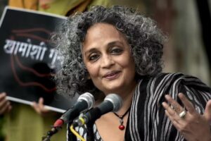 गाजा पर जूरी की टिप्पणियों के कारण अरुंधति रॉय बर्लिन में नहीं होंगी | भारत समाचार