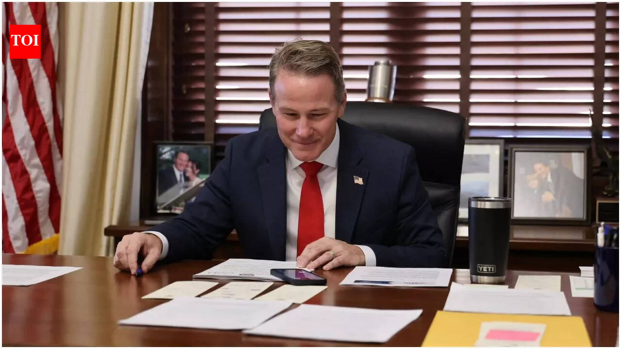 ओहियो सीनेटर जॉन हस्टेड ने लेस्ली वेक्सनर दान के बाद एप्सटीन फाइलों को लॉक करने के लिए मतदान किया: रिपोर्ट