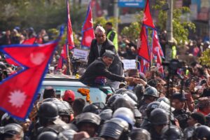 ‘राजा को वापस लाओ’: नेपाल राजशाही की वापसी का आह्वान क्यों करता है?