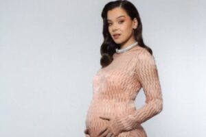 हैली स्टीनफेल्ड ने गर्भावस्था के बीच फोन-मुक्त वेलेंटाइन डे के लिए जोश एलन के हार्दिक अनुरोध का खुलासा किया | अंग्रेजी फिल्म समाचार