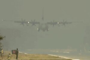 देखें: पीएम मोदी डिब्रूगढ़ आपातकालीन लैंडिंग सुविधा पर उतरे, IAF एयर शो में शामिल हुए | भारत समाचार