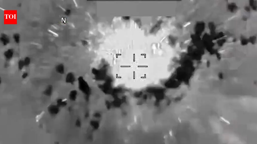 देखें: अमेरिकी सेना ने कैरेबियन में ‘आतंकवादी’ जहाज पर किया ‘घातक हमला’; 3 मरे देखें: अमेरिकी सेना ने कैरेबियन में ‘आतंकवादी’ जहाज पर किया ‘घातक हमला’; 3 मरे