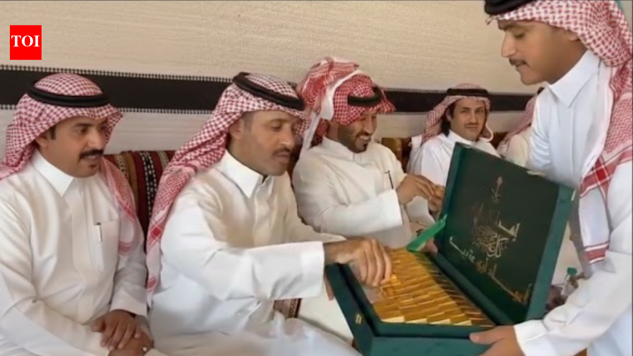 सऊदी शादी में ‘सोने की छड़ें’? जो 24 कैरेट के तोहफे लग रहे थे वो कुछ और ही थे | विश्व समाचार