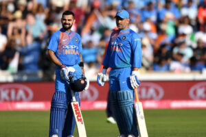 अंदर की कहानी: ‘आगे बढ़ें’: कैसे बीसीसीआई ने एमएस धोनी को कप्तानी छोड़ने और विराट कोहली को सौंपने के लिए प्रेरित किया | क्रिकेट समाचार