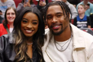 मिलान में एक भावनात्मक ओलंपिक सैर के बाद सिमोन बाइल्स को अपने पति जोनाथन ओवेन्स से एक रोमांटिक वेलेंटाइन सरप्राइज़ मिला | अंतर्राष्ट्रीय खेल समाचार