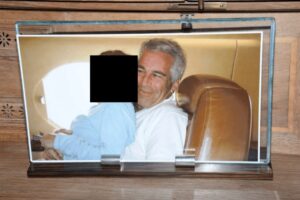 जेफ़री एपस्टीन ने कैसे अपने तस्करी गिरोह में महिलाओं के लिए नकली वीज़ा और शादियाँ कीं