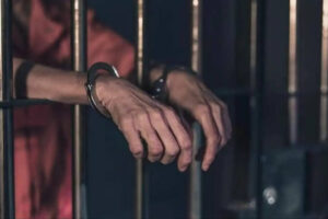 मोबाइल सिग्नलों को हाईजैक करने के आरोप में दुबई मरीना में तीन को जेल: एसएमएस बैंकिंग घोटाला कैसे काम करता है