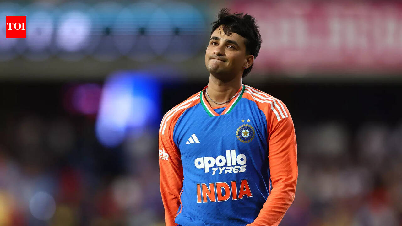 सलमान अली आगा ने भारत को चौंका दिया! अभिषेक शर्मा पाकिस्तान के खिलाफ पहले ओवर में चार गेंदों पर शून्य पर आउट हो गए | क्रिकेट समाचार