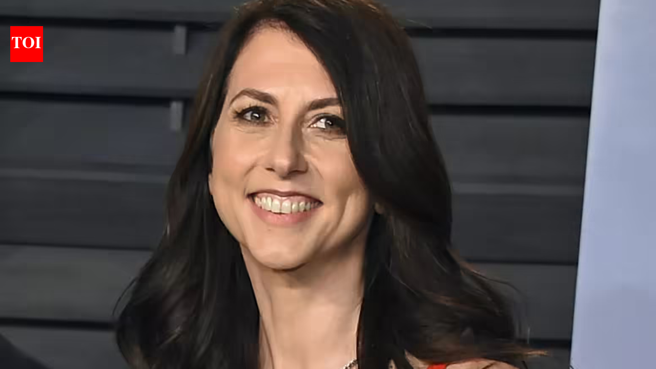 मैकेंजी स्कॉट ने सात साल में 26 अरब डॉलर का दान दिया, जीवन भर दान देने के मामले में एलोन मस्क और जेफ बेजोस को पीछे छोड़ दिया