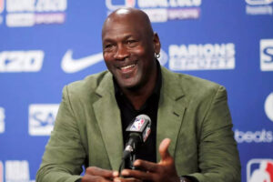 NASCAR मुकदमा सुलझने पर माइकल जॉर्डन ने डेटोना 500 में चुप्पी तोड़ी और रेसिंग के भविष्य के बारे में एक स्पष्ट संदेश भेजा | अंतर्राष्ट्रीय खेल समाचार