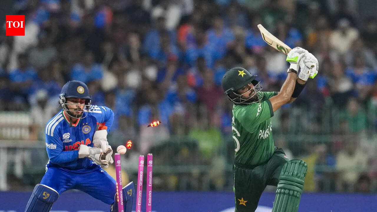 ‘हमारे इतिहास का सबसे काला दौर’: टी20 विश्व कप में भारत द्वारा पाकिस्तान को अपमानित करने के बाद मोहम्मद यूसुफ ने जमकर भड़ास निकाली | क्रिकेट समाचार