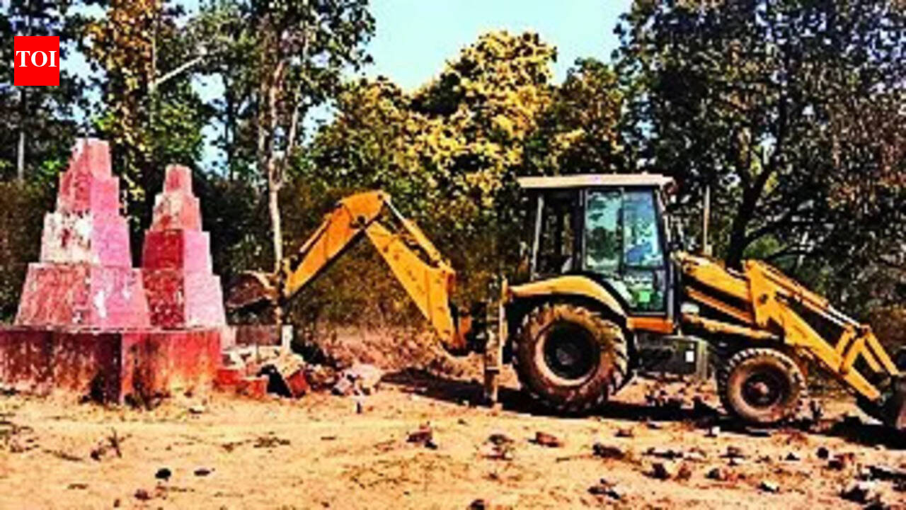 लालों के खिलाफ अपनी लड़ाई में सीआरपीएफ अब माओवादियों के ‘स्मारकों’ को मिटा रही है | भारत समाचार