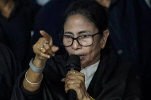 बीजेपी के इशारे पर काम कर रहा ‘तुगलकी आयोग’: ममता ने चुनाव आयोग पर एसआईआर का हमला तेज किया | भारत समाचार