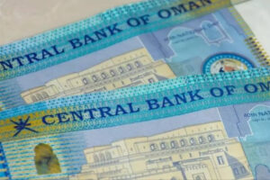 ओमान के साहसिक नए प्रवासी परमिट मूल्य निर्धारण की व्याख्या: ओमानीकरण लक्ष्यों को बढ़ावा देने के लिए स्तरीय शुल्क प्रणाली, वृद्धि और छूट