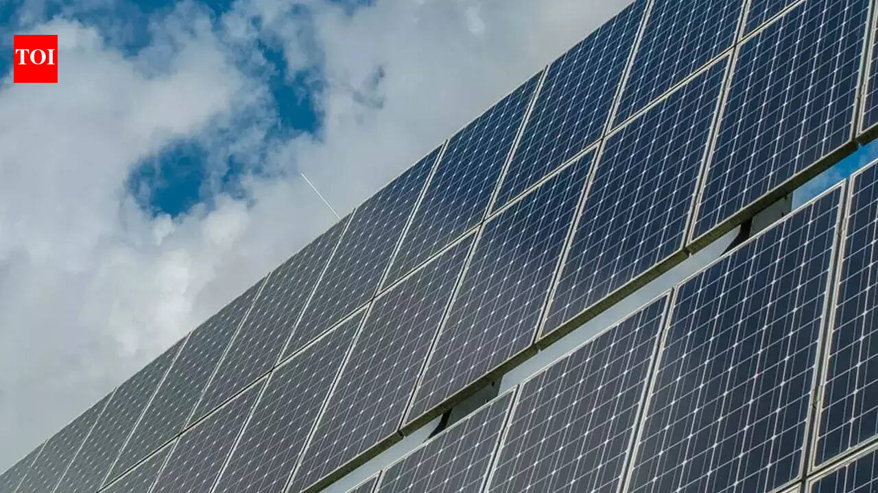 उत्तराखंड ने 1 गीगावॉट सौर ऊर्जा क्षमता हासिल की, जिससे हरित ऊर्जा अभियान और स्थानीय नौकरियों को बढ़ावा मिला भारत समाचार