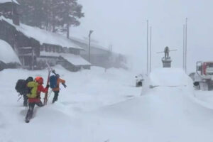 लेक ताहो में हिमस्खलन: कैसल पीक के पास एक विशाल स्लाइड के बाद 8 स्कीयर की मौत हो गई और एक लापता हो गया