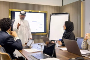 संयुक्त अरब अमीरात में रमज़ान 2026 ओवरटाइम कार्य नियमों की व्याख्या: सामान्य प्रति घंटा वेतन से 25% अधिक कमाएं, रात की पाली के लिए अतिरिक्त 50%