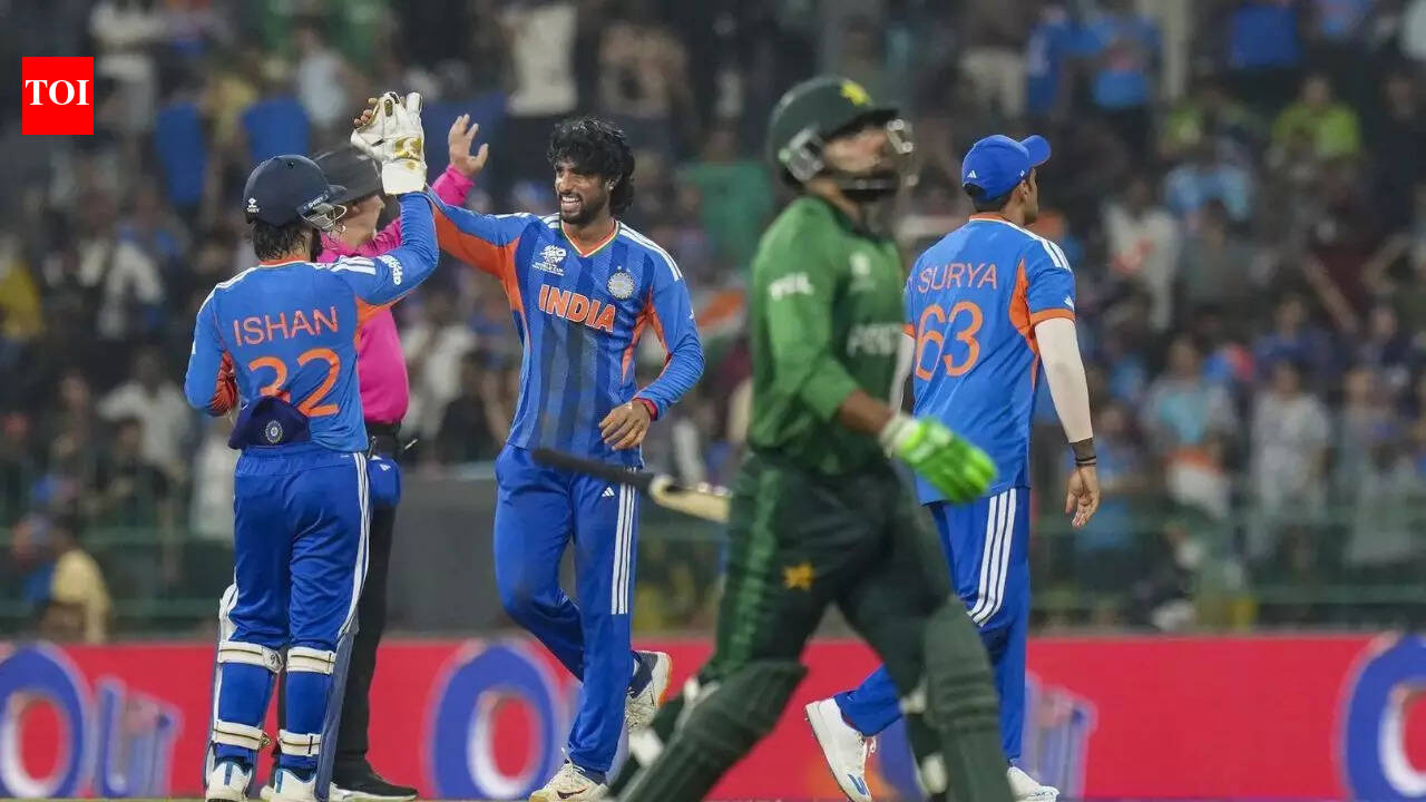 ‘भारत हमसे डरता था’: पाकिस्तान के मोहम्मद आमिर और बासित अली ने वरिष्ठों पर हमला करने के लिए शादाब खान की आलोचना की | क्रिकेट समाचार