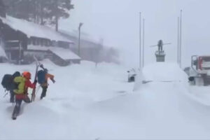 लेक ताहो हिमस्खलन: कैसे जीवित बचे छह लोगों ने घातक कैसल पीक स्लाइड के बाद बचावकर्मियों को सचेत करने के लिए iPhone SOS का उपयोग किया