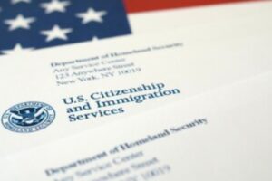 अमेरिका में शरण के लिए आवेदन करने के नए नियम: वर्क परमिट को ’14 से 173 साल’ तक के लिए निलंबित किया जा सकता है