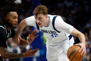 क्या कूपर फ्लैग आज रात मिनेसोटा टिम्बरवॉल्व्स के खिलाफ खेलेंगे? डलास मावेरिक्स स्टार की चोट रिपोर्ट पर नवीनतम अपडेट (20 फरवरी, 2026) | एनबीए न्यूज़