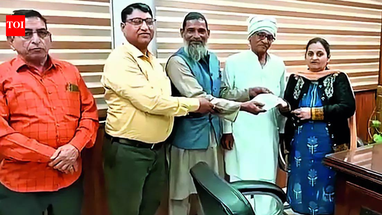 स्क्रैप मेटल डीलर ने सफाई के दौरान छोड़ा गया सोना लौटाया | भारत समाचार