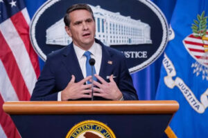 जेम्स हंडले कौन है? ट्रम्प के वफादारों की जगह लेने के लिए कार्यवाहक अमेरिकी वकील नामित किए जाने के बाद वर्जीनिया अभियोजक को बर्खास्त कर दिया गया