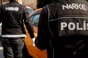 रमज़ान 2026 में तुर्किये आधी रात को मादक द्रव्य विरोधी कार्रवाई: 5 प्रांतों में 346 गिरफ्तार, ड्रग्स और हथियार जब्त किए गए