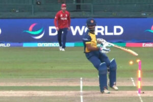 सुपर 8 टी20 विश्व कप मुकाबले में श्रीलंकाई बल्लेबाज ने अजीब तरीके से अपने ही स्टंप गिरा दिए | क्रिकेट समाचार