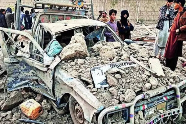 पाक का दावा है कि उसने अफ़ग़ान सीमा पर हमलों में कम से कम 70 चरमपंथियों को मार गिराया है