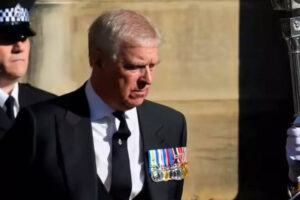 ब्रिटेन के सांसद ने एप्सटीन संबंधों को लेकर प्रिंस एंड्रयू पर देशद्रोह की जांच की मांग की, सरकार की नजर शाही उत्तराधिकार को हटाने पर है