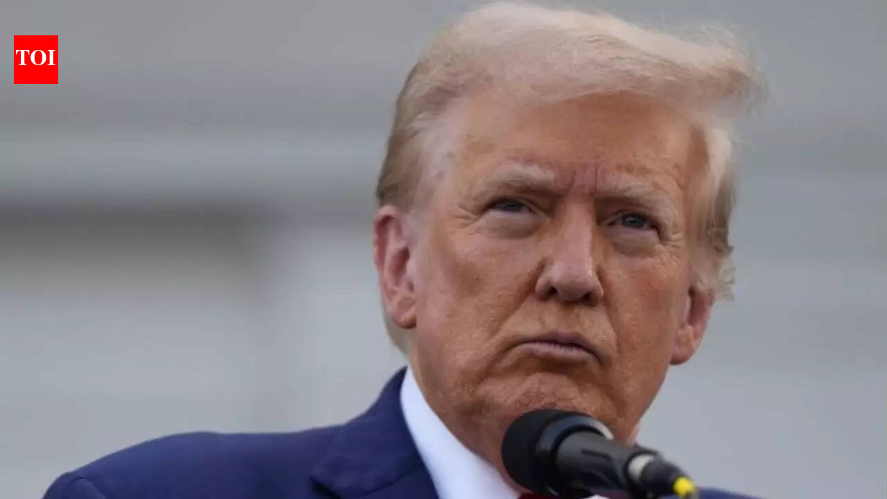 ग्रीनलैंड के अधिग्रहण की ट्रंप की कोशिश पर तनाव के बीच डेनिश सेना ने अमेरिकी पनडुब्बी से चालक दल को निकाला