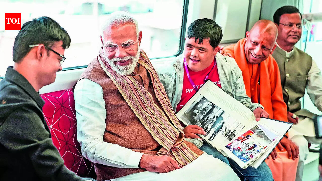 देश जानता है कि आप नंगे हैं, फिर भी नंगे क्यों हो जाते हैं?: वैश्विक एआई शिखर सम्मेलन में कांग्रेस के विरोध पर पीएम मोदी | भारत समाचार