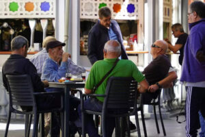 वरिष्ठ देखभाल में बदलाव के लिए दुकानों, रेस्तरां और थिएटर के साथ अमेरिका में खुलने वाला पहला ‘डिमेंशिया गांव’ | विश्व समाचार