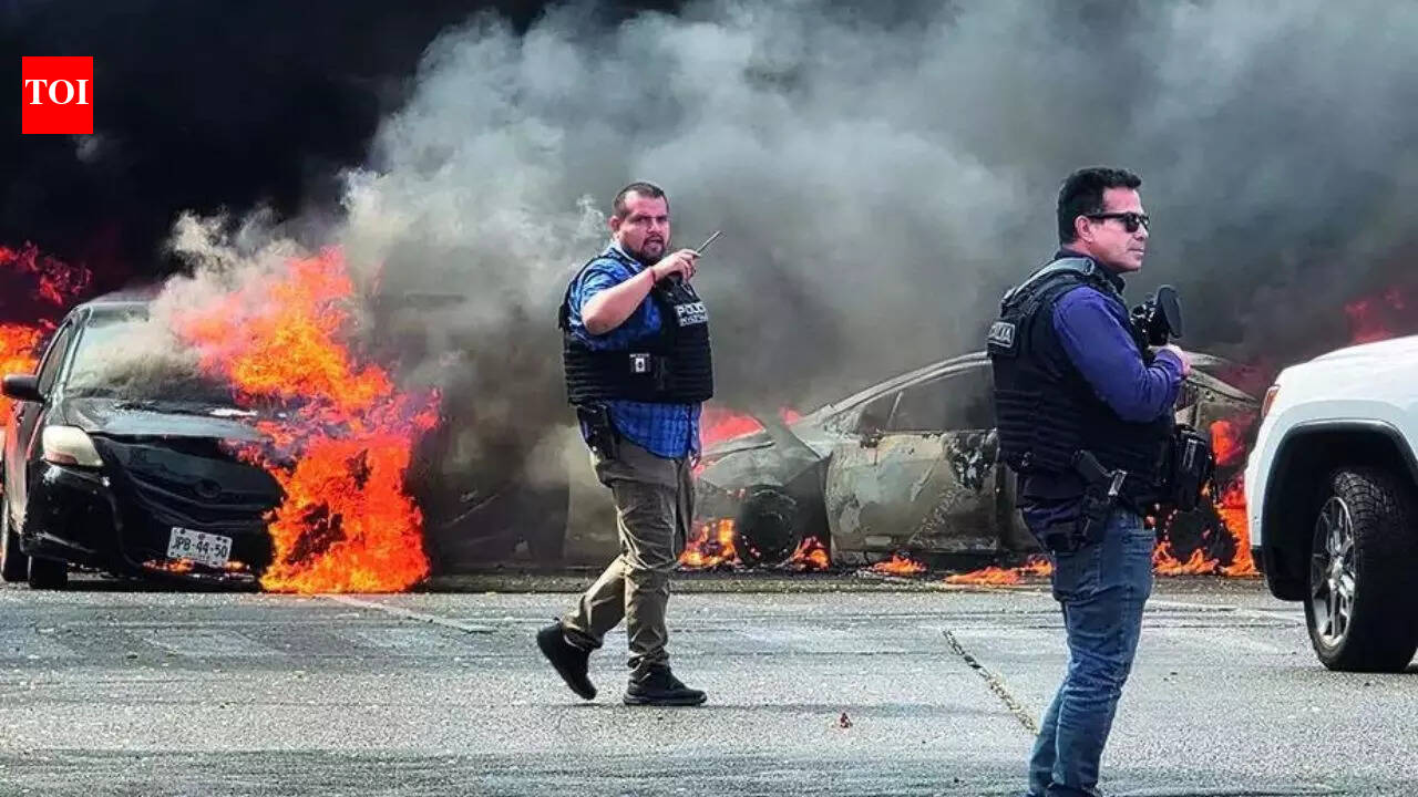 सेना द्वारा ‘एल मेनचो’ कार्टेल के प्रमुख की हत्या के बाद मेक्सिको जल उठा