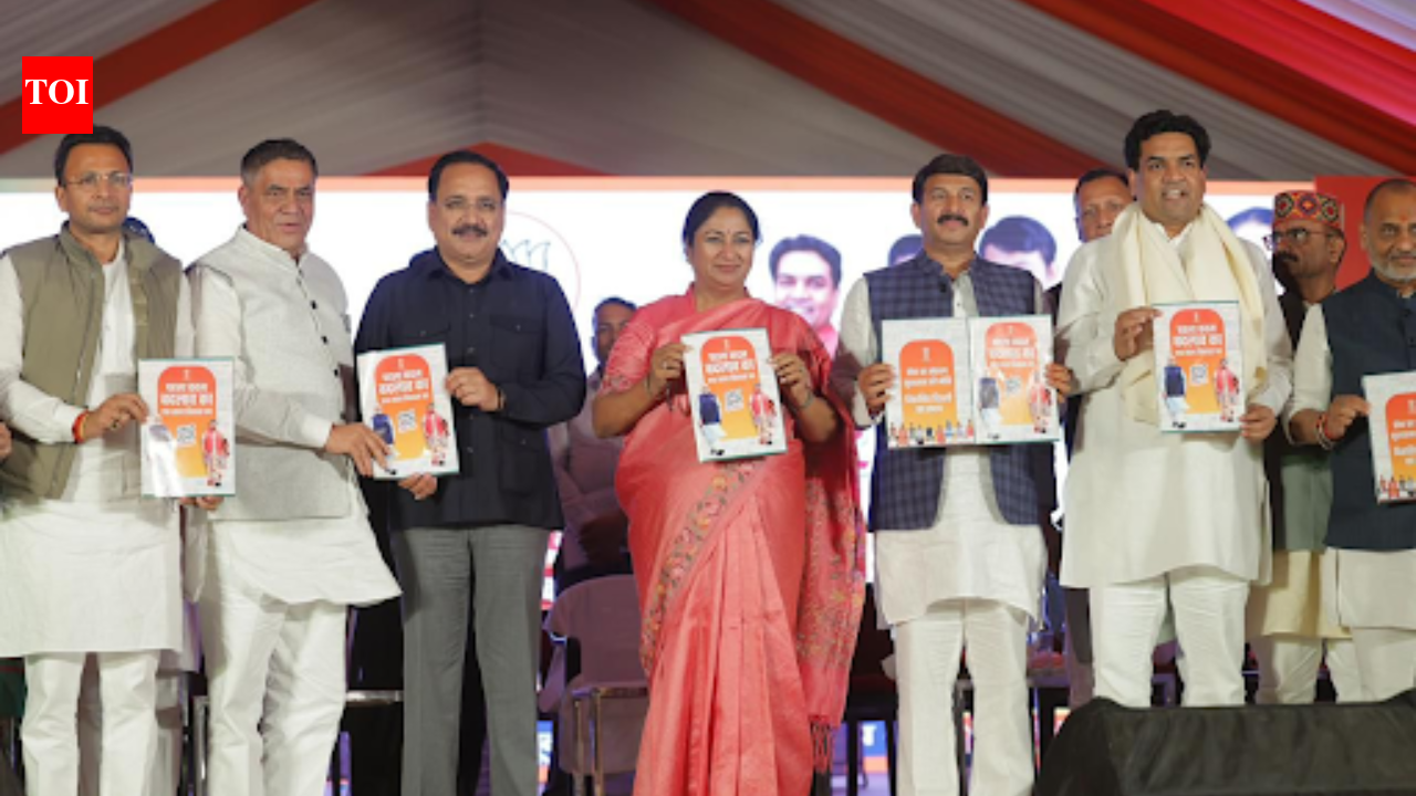 दिल्ली सरकार सभी लंबित मुद्दों को सुलझाने के लिए काम कर रही है: सीएम गुप्ता | भारत समाचार