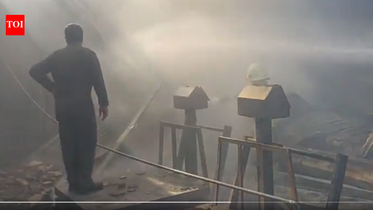 ईरान में सैन्य हेलीकॉप्टर दुर्घटनाग्रस्त: ईरान: बाजार में सैन्य हेलीकॉप्टर दुर्घटनाग्रस्त; 4 मरे