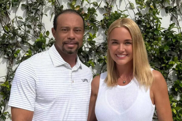 जेनेसिस इनविटेशनल का पुनः सामने आया वीडियो टाइगर वुड्स और वैनेसा ट्रम्प को कोर्ट पर एक मधुर क्षण साझा करते हुए दिखाता है | अंतर्राष्ट्रीय खेल समाचार