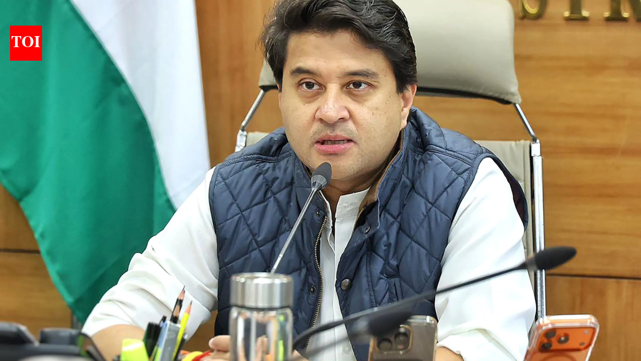 संचार मंत्री सिंधिया ने बीएसएनएल प्रमुख की भव्य प्रयागराज यात्रा की आलोचना की; मुद्दे सिर्फ नोटिस का कारण बनते हैं | भारत समाचार