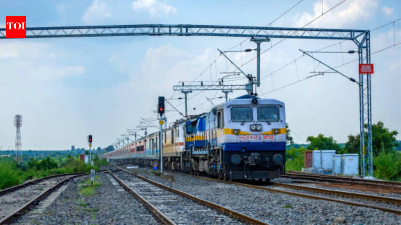 पश्चिम बंगाल में रेलवे ट्रैक पर संदिग्ध बम: बंगाल रेलवे पर बम की धमकी: संदिग्ध उपकरण मिला, ट्रेन सेवाएं बाधित | भारत समाचार