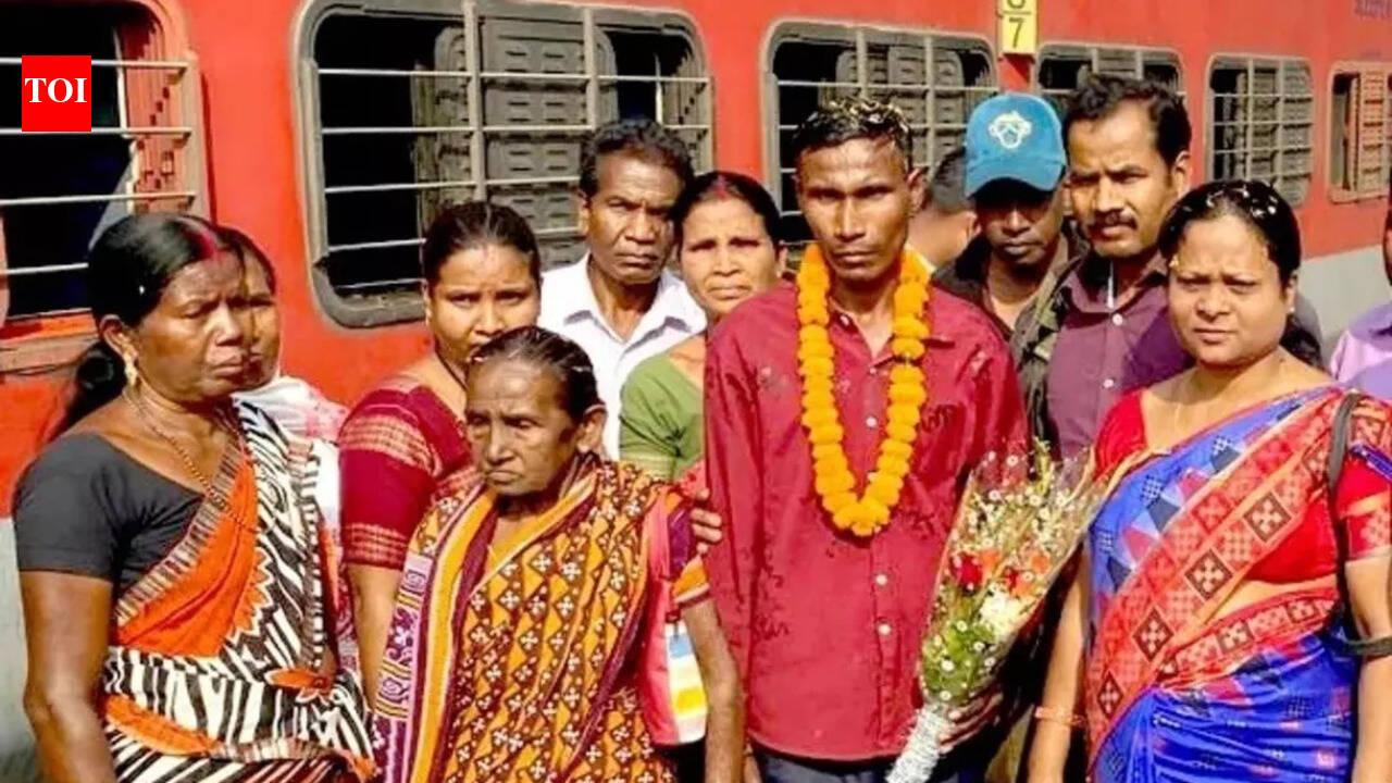 18 साल बाद जम्मू-कश्मीर में बंधक बना व्यक्ति घर लौटा | भुबनेश्वर समाचार